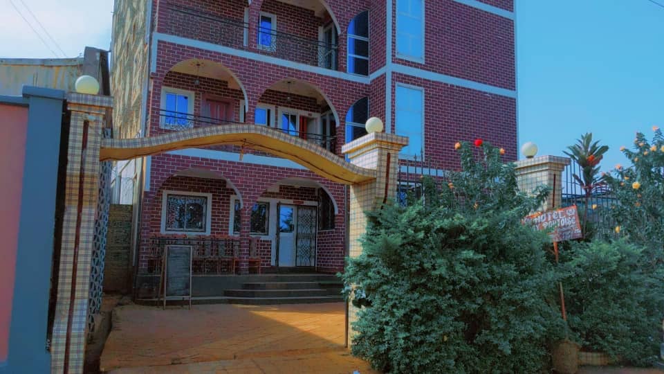Façade Cergy Pontoise Hôtel Bafoussam